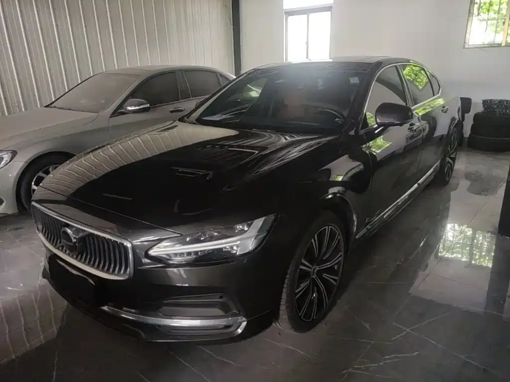 Volvo S90 — фото 1