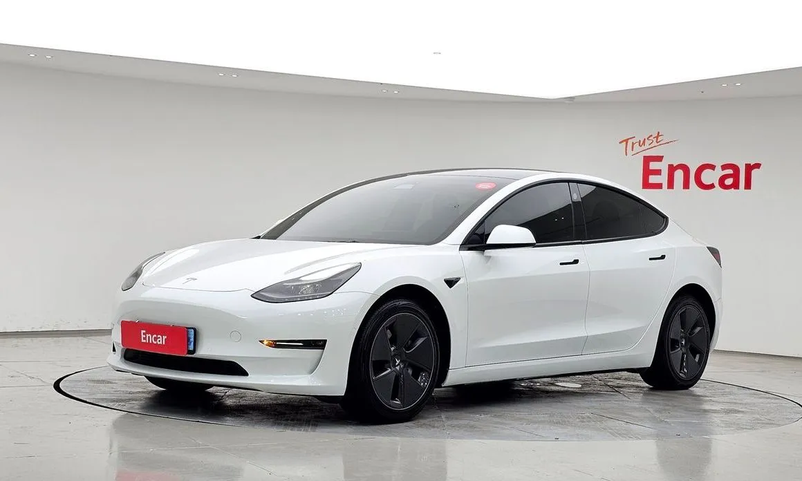 Tesla Model 3 — фото 1