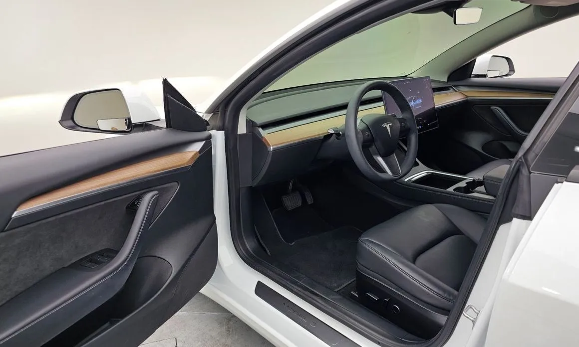 Tesla Model 3 — фото 3