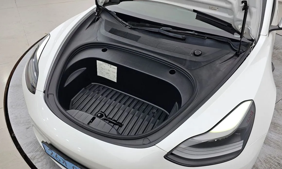 Tesla Model 3 — фото 9