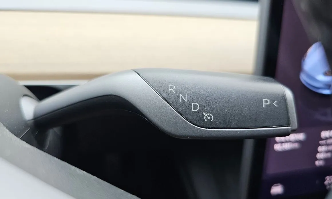 Tesla Model 3 — фото 4