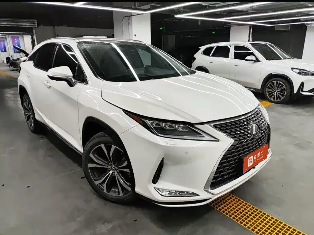 Lexus RX — фото 1