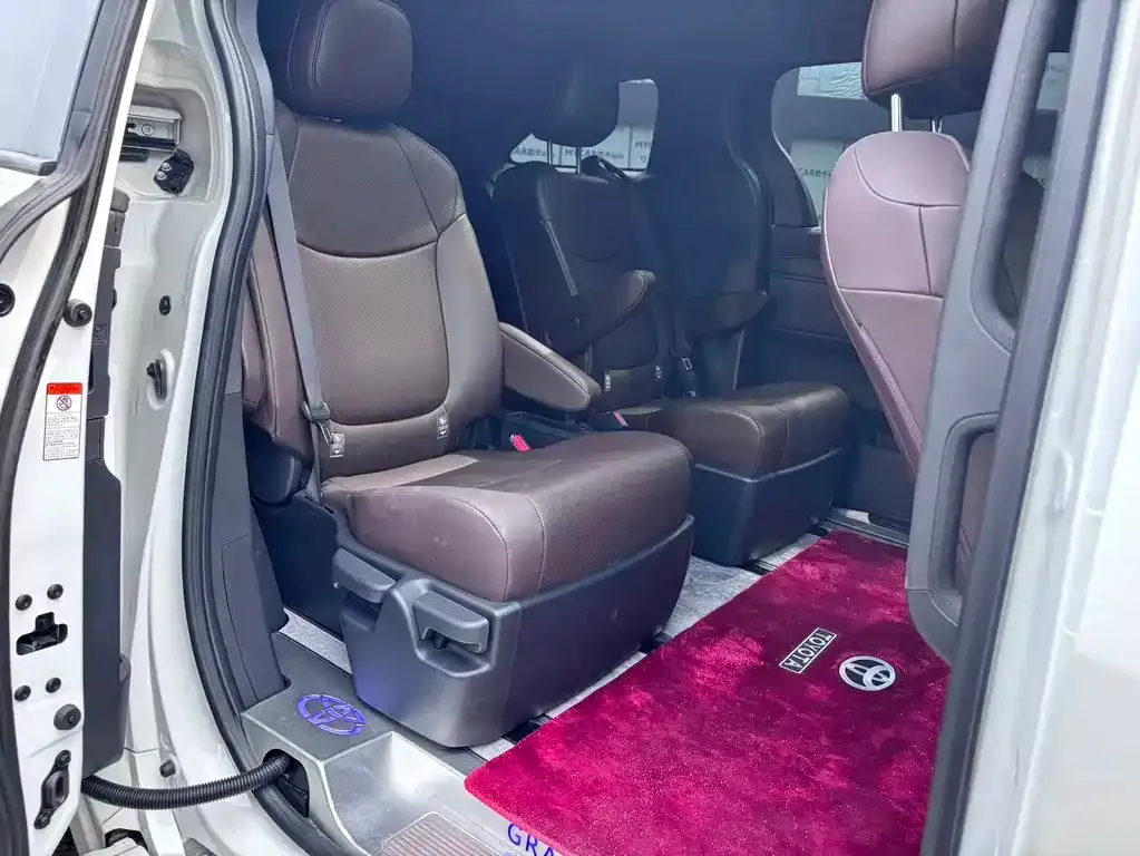 Toyota Granvia — фото 3