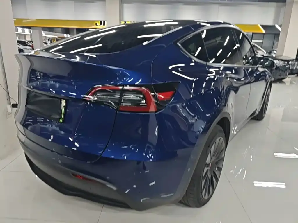 Tesla Model Y — фото 8