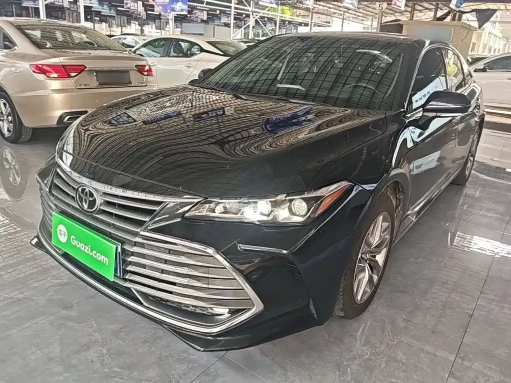 Toyota Avalon — фото 1