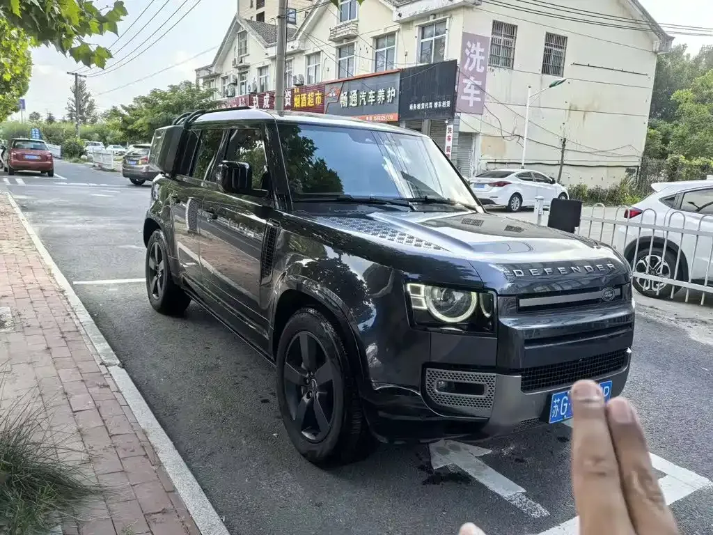 Land Rover Defender — фото 1