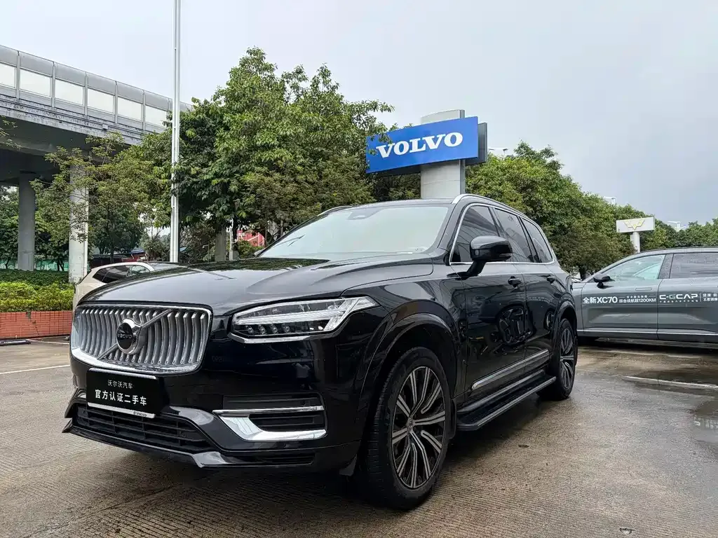 Volvo XC90 — фото 1