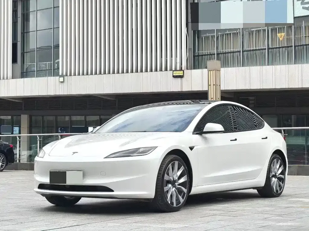 Tesla Model 3 — фото 1
