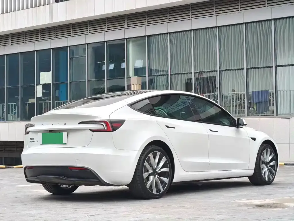 Tesla Model 3 — фото 6
