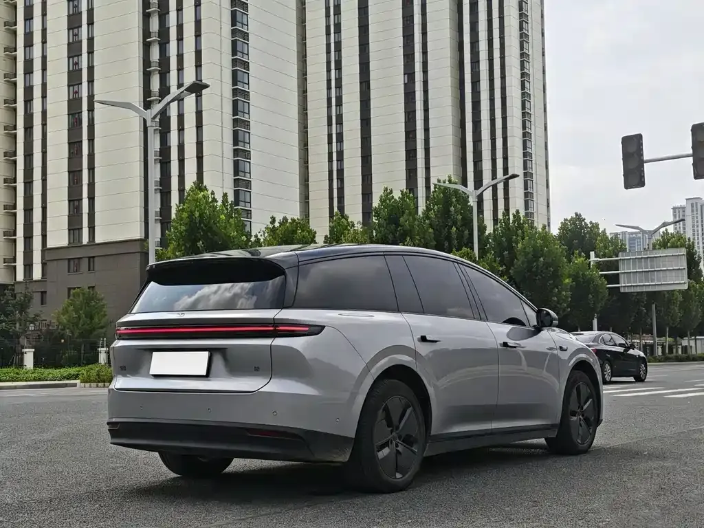 Li Auto i8 — фото 5