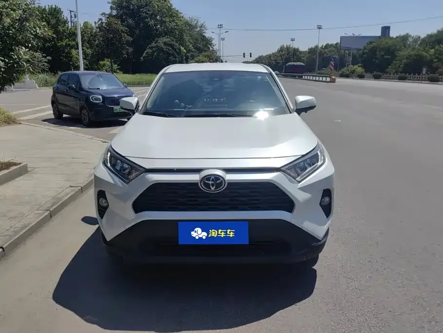 Toyota RAV4 — фото 3
