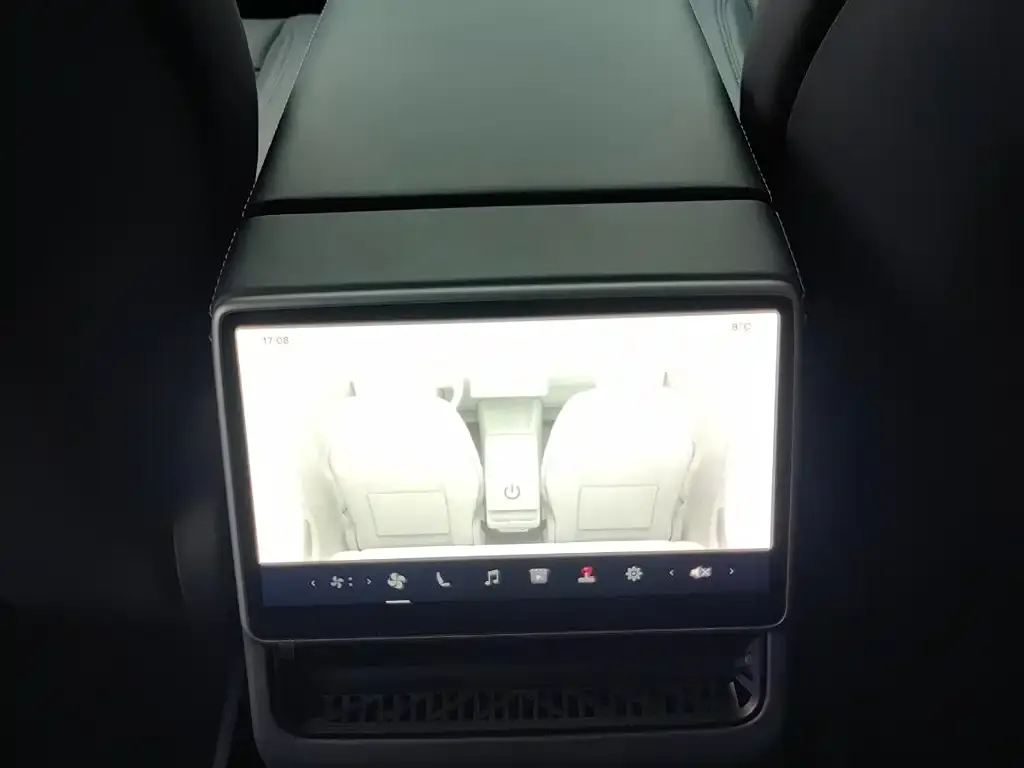 Tesla Model 3 — фото 2