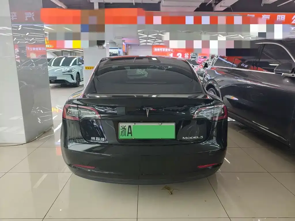 Tesla Model 3 — фото 10