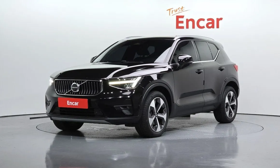 Volvo XC40 — фото 1