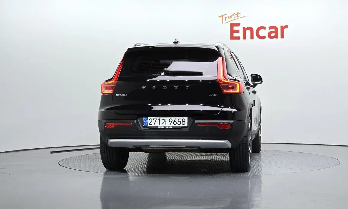 Volvo XC40 — фото 2