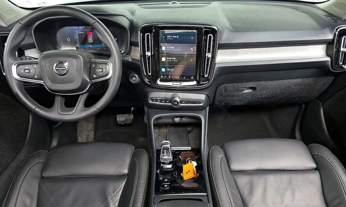 Volvo XC40 — фото 10