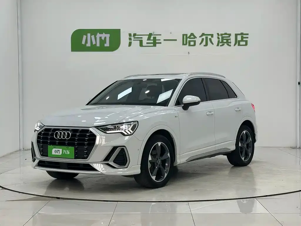 Audi Q3 — фото 1