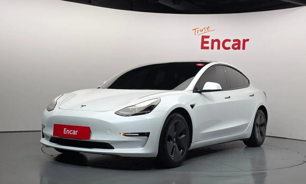 Tesla Model 3 — фото 1
