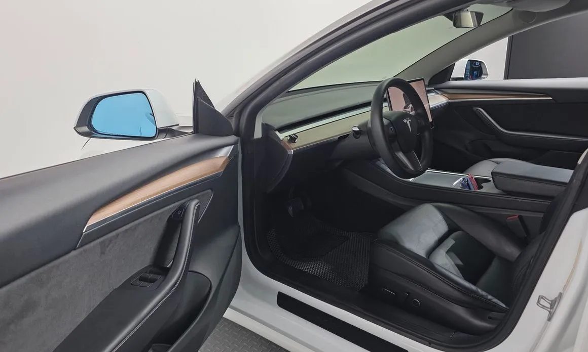 Tesla Model 3 — фото 4