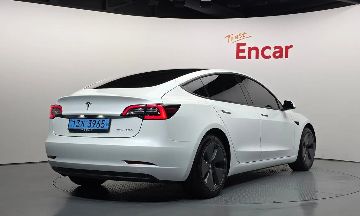 Tesla Model 3 — фото 2