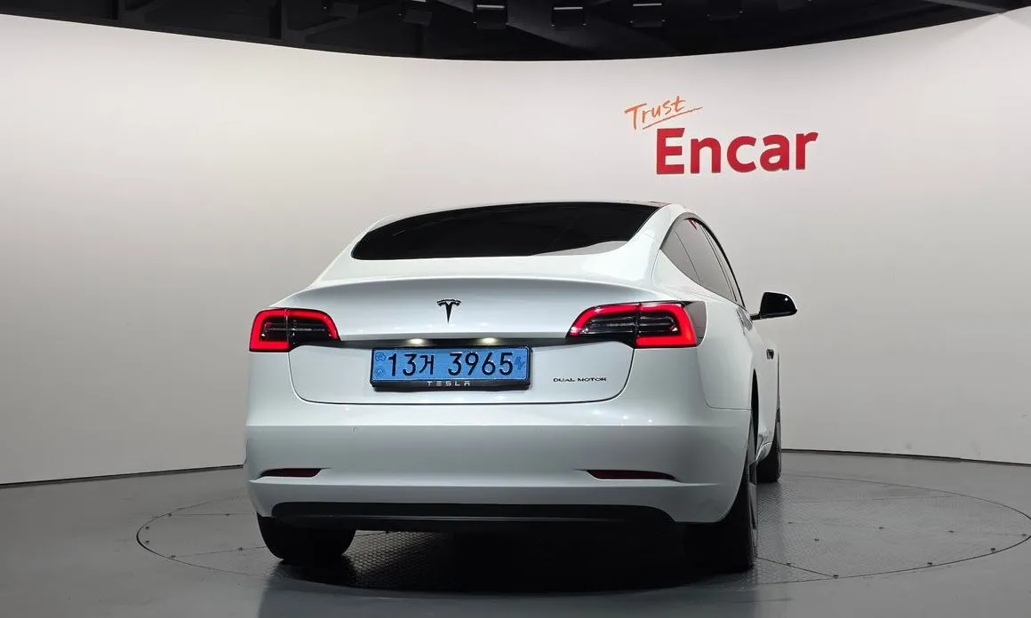 Tesla Model 3 — фото 10