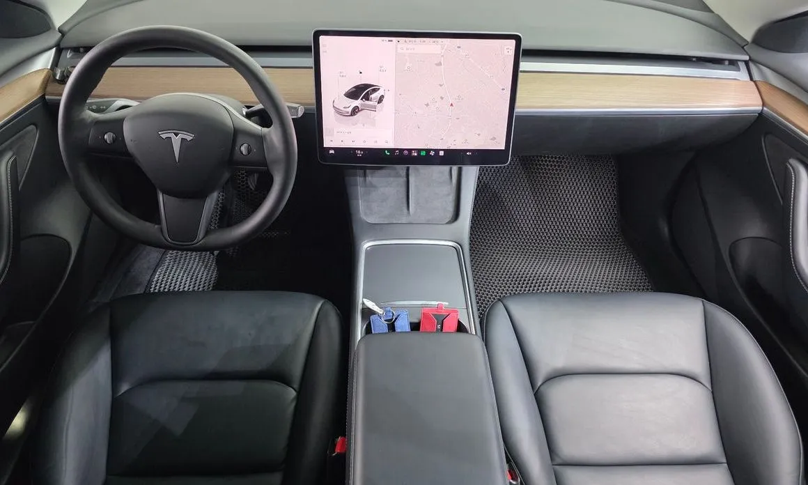 Tesla Model 3 — фото 9