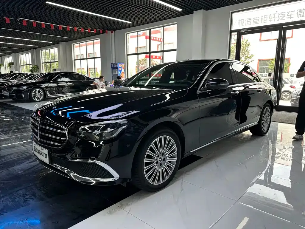 Mercedes-Benz E-Class — фото 1