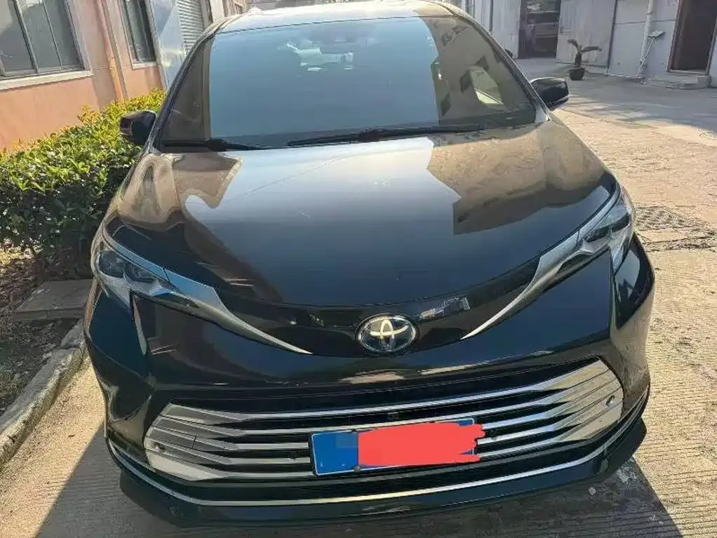 Toyota Sienna — фото 2
