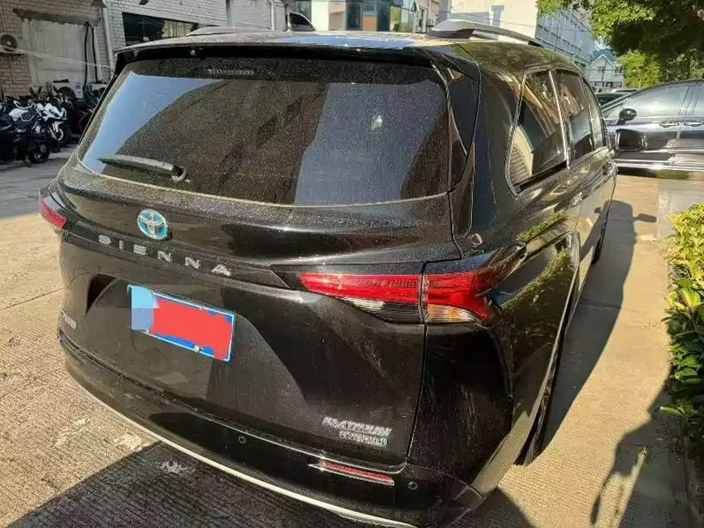 Toyota Sienna — фото 3