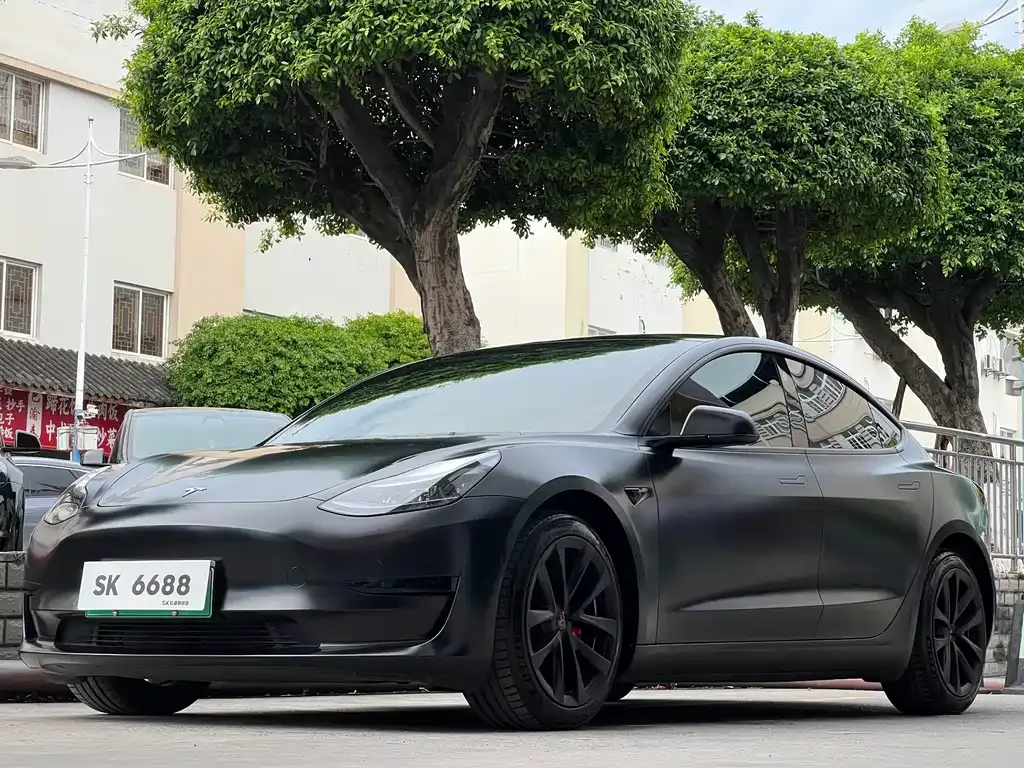 Tesla Model 3 — фото 1