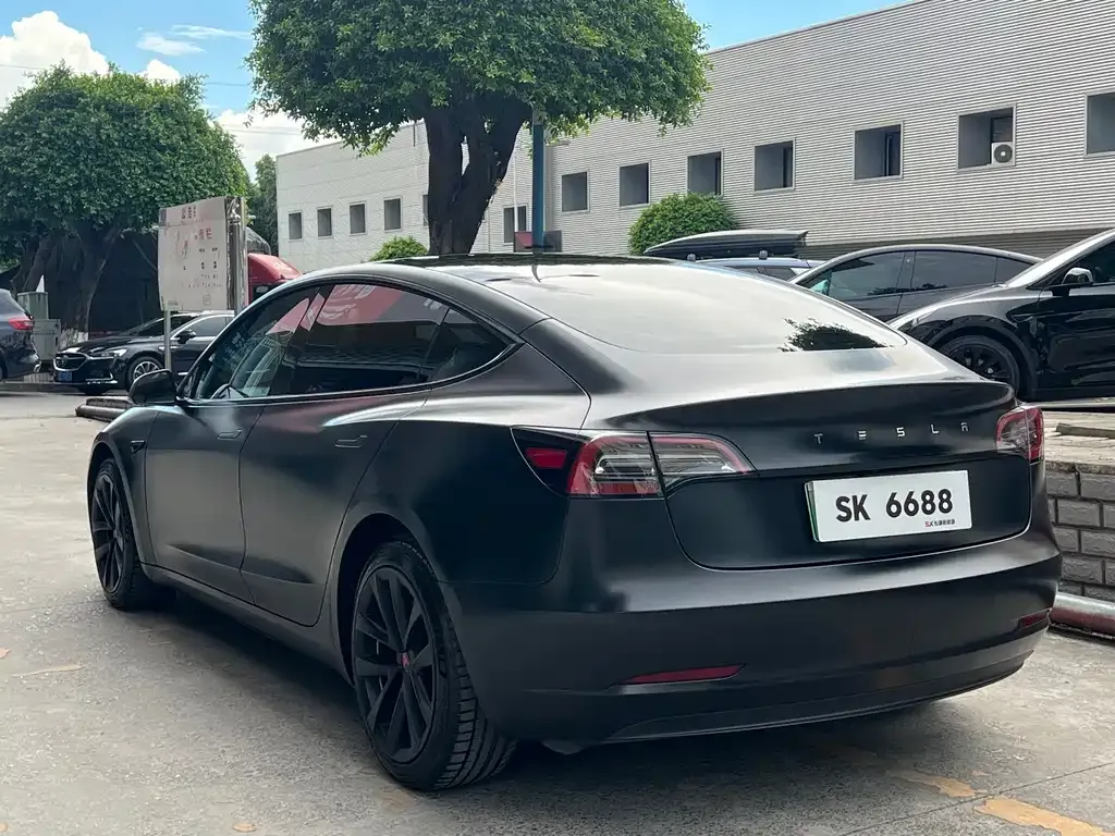 Tesla Model 3 — фото 4
