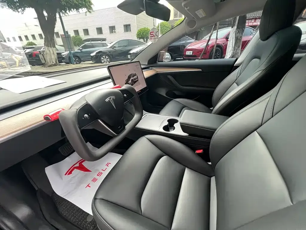 Tesla Model 3 — фото 2