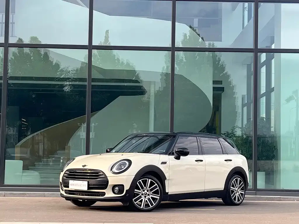 MINI Clubman — фото 1