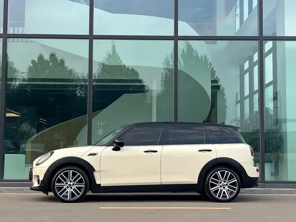MINI Clubman — фото 4