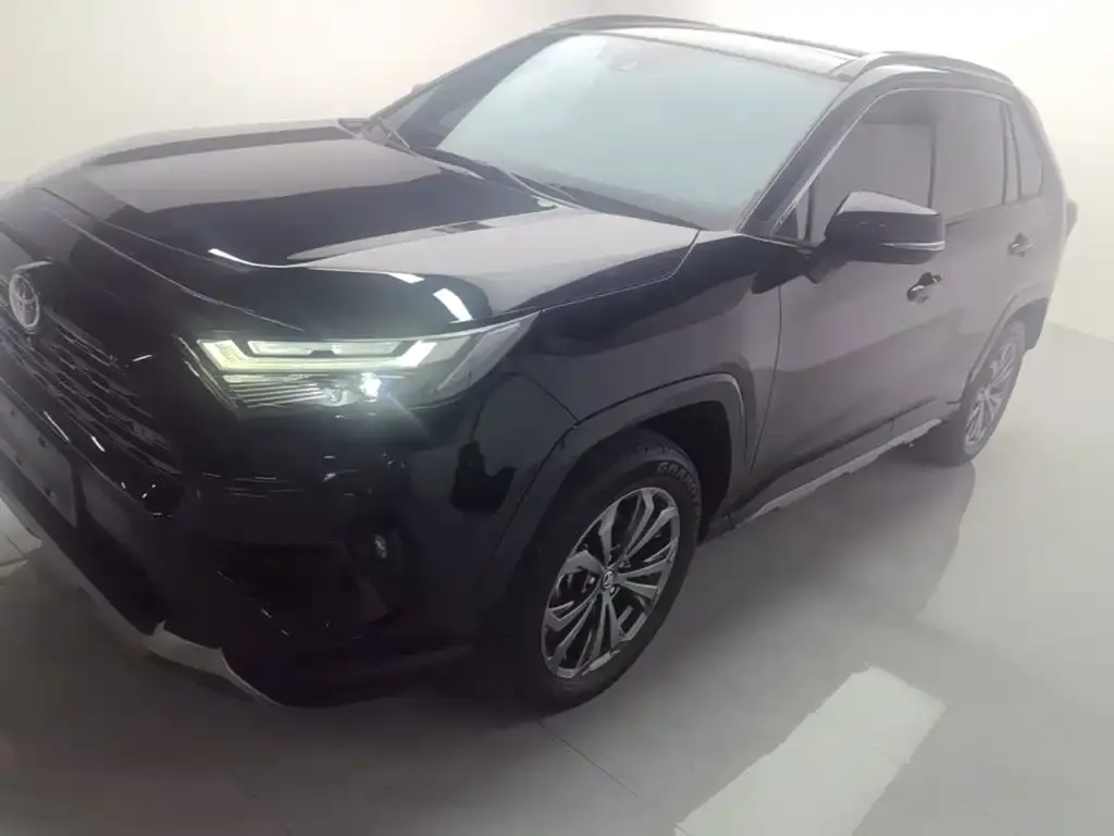 Toyota RAV4 — фото 1