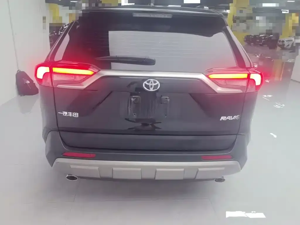 Toyota RAV4 — фото 6