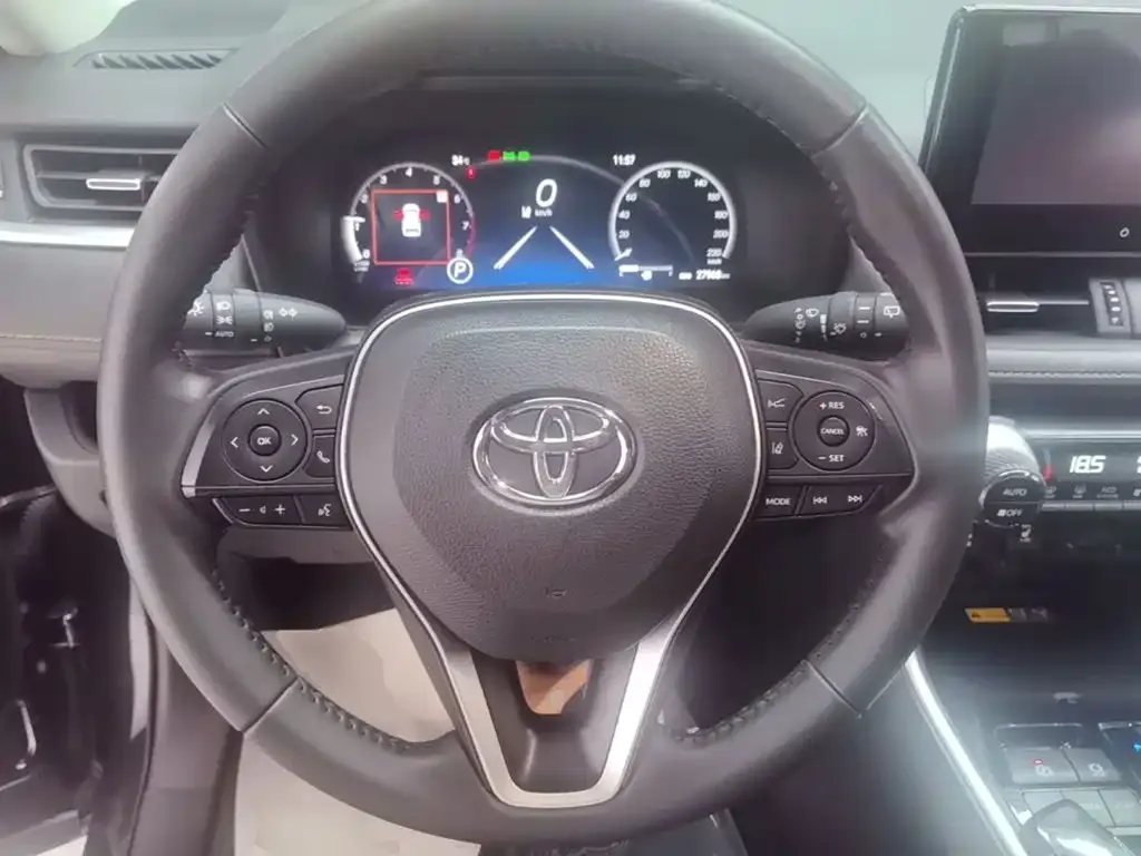 Toyota RAV4 — фото 5