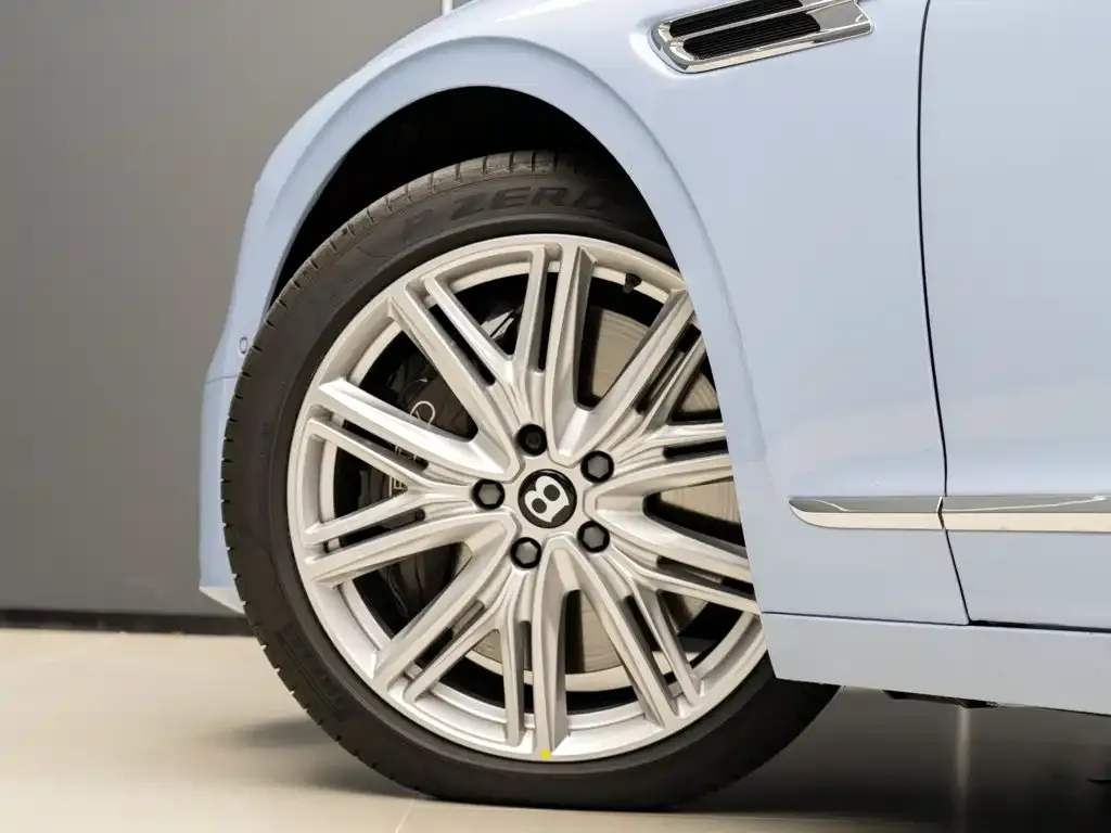 Bentley Flying Spur — фото 2