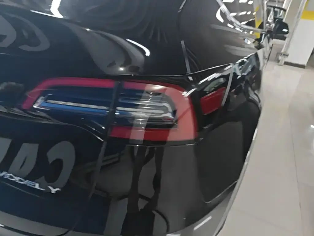 Tesla Model Y — фото 2