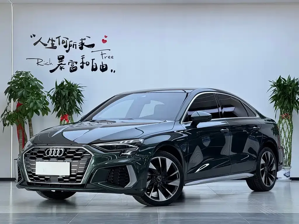 Audi A3 — фото 1