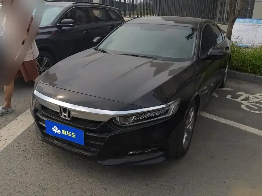 Honda Accord — фото 1