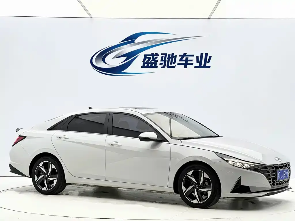 Hyundai Elantra — фото 10