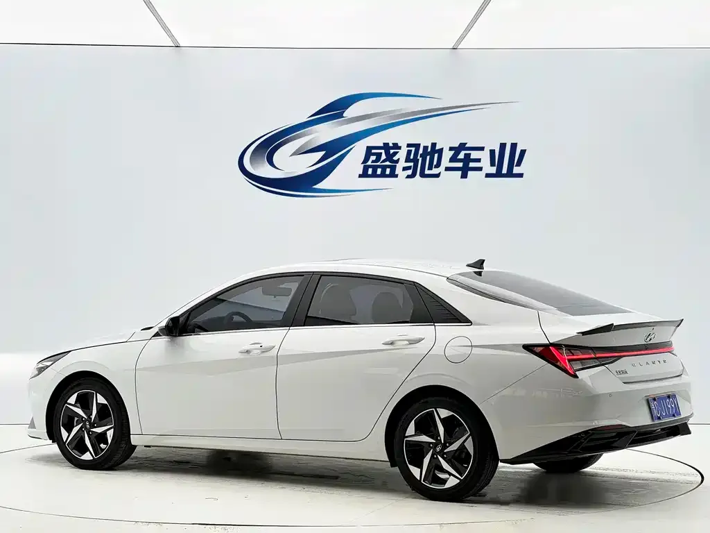Hyundai Elantra — фото 9