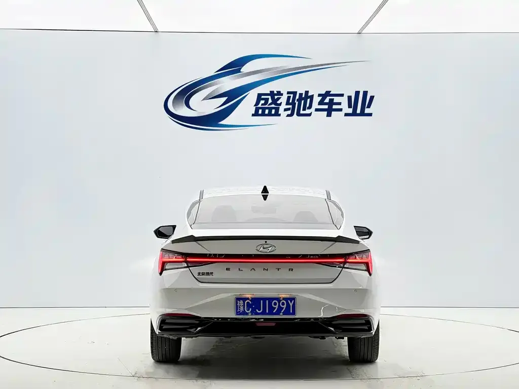 Hyundai Elantra — фото 3