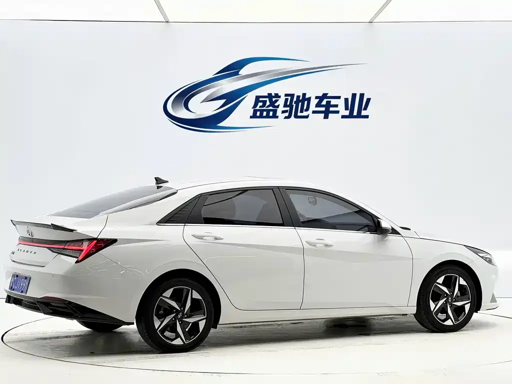 Hyundai Elantra — фото 7