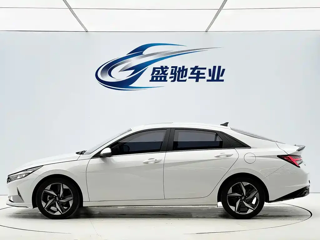 Hyundai Elantra — фото 4