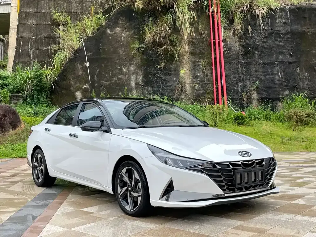 Hyundai Elantra — фото 4