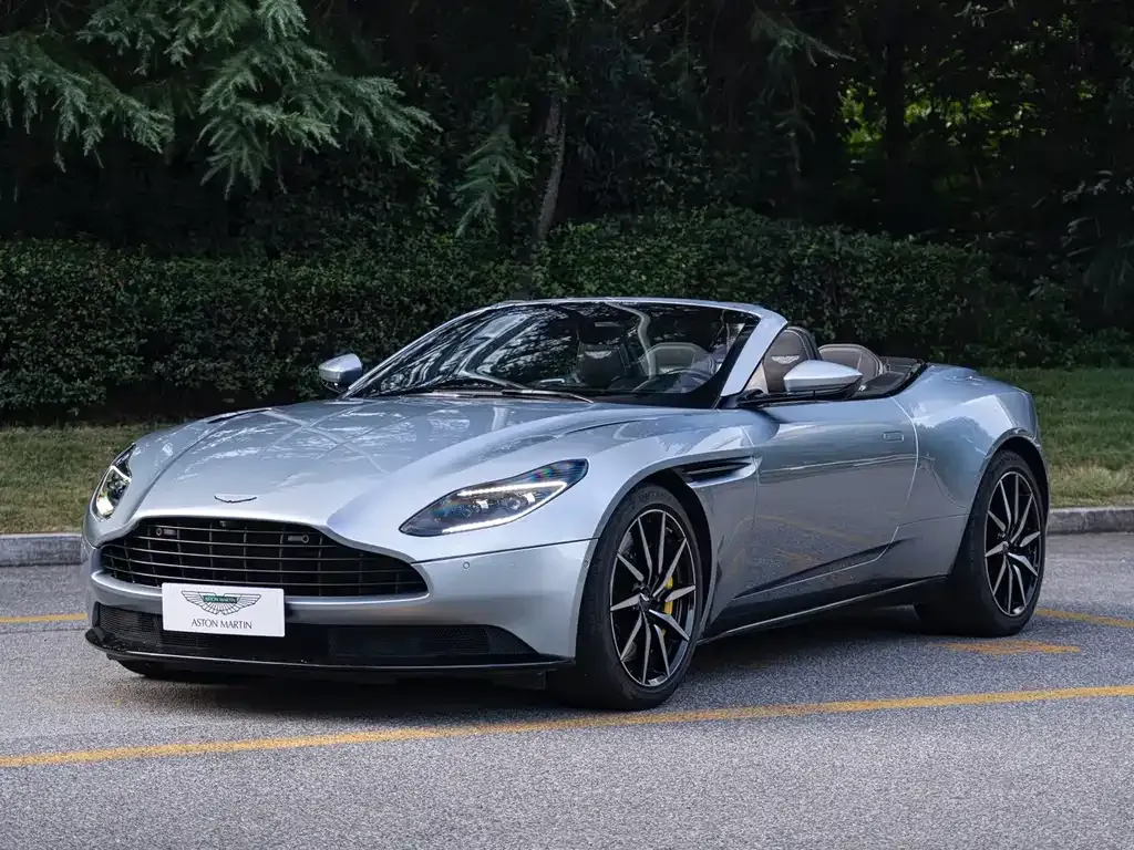 Aston Martin DB11 — фото 1