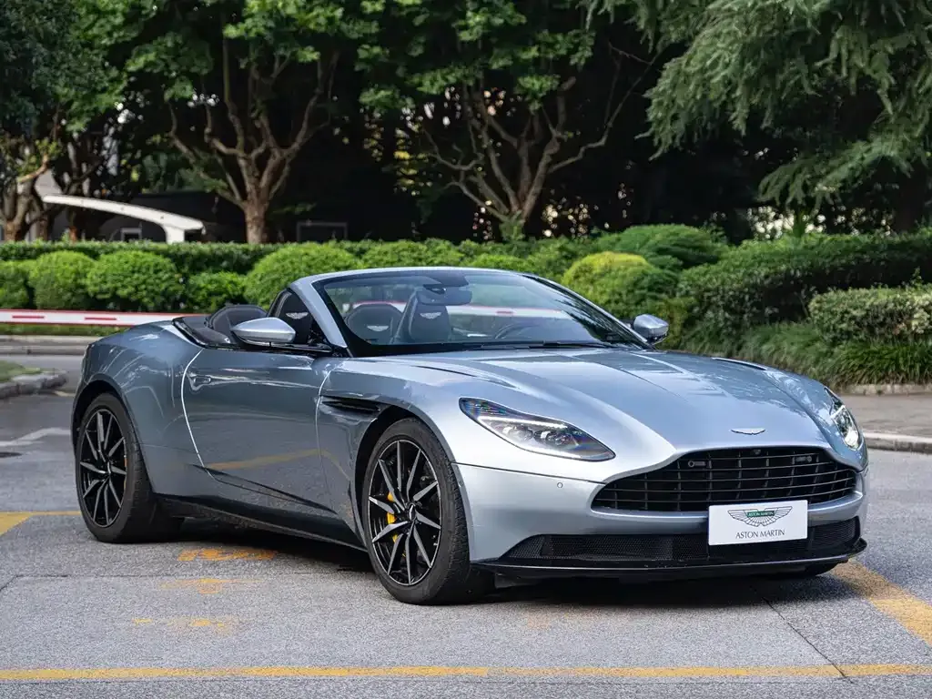 Aston Martin DB11 — фото 7