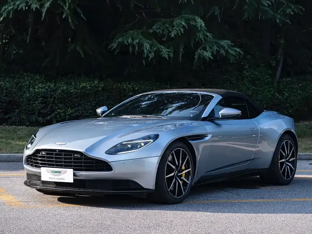 Aston Martin DB11 — фото 9
